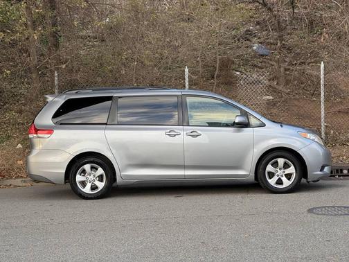 2013 Toyota Sienna LE