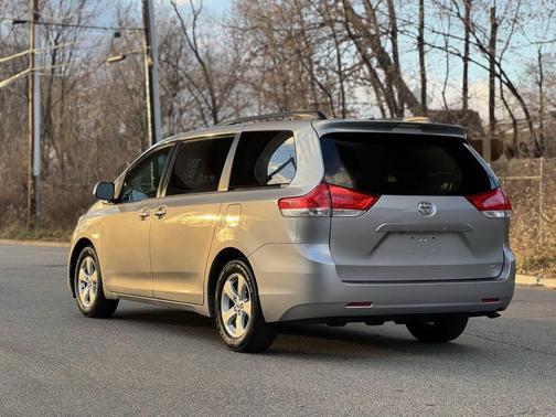 2013 Toyota Sienna LE