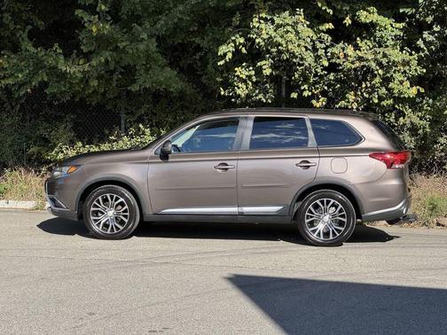2016 Mitsubishi Outlander SE