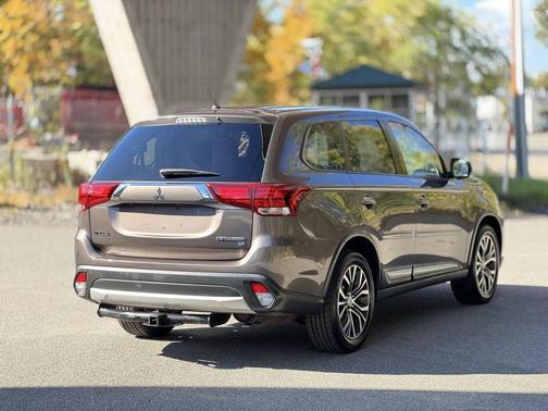 2016 Mitsubishi Outlander SE