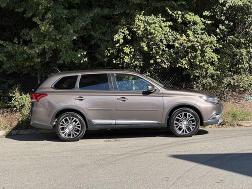 2016 Mitsubishi Outlander SE