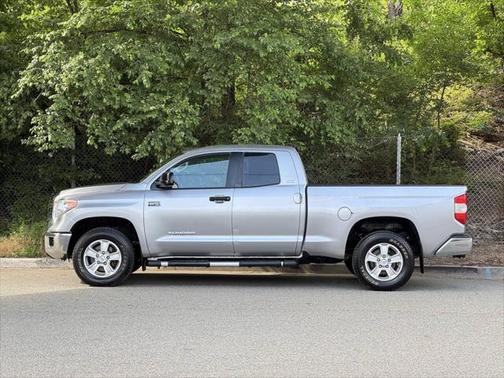 2017 Toyota Tundra SR5