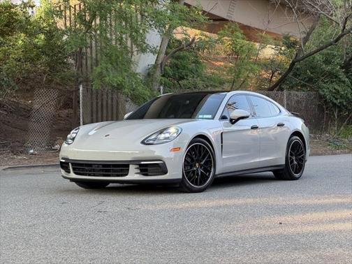 2018 Porsche Panamera 4S