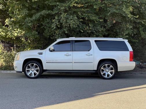 2008 Cadillac Escalade ESV Standard
