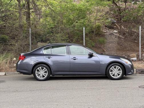 2010 INFINITI G37x Base