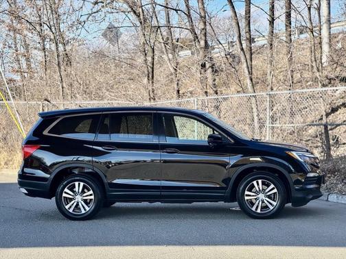 2017 Honda Pilot EX