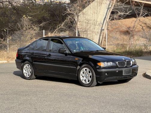 2002 BMW 325 325i 4dr Sedan