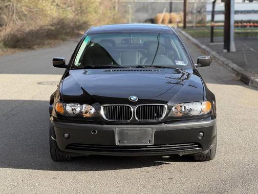 2002 BMW 325 325i 4dr Sedan