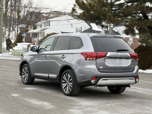 2019 Mitsubishi Outlander ES