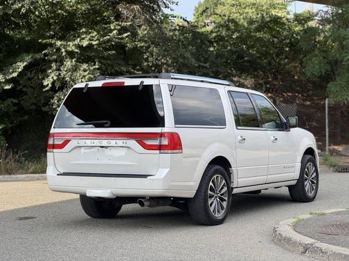 2016 Lincoln Navigator Select