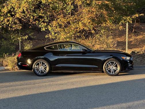 2017 Ford Mustang EcoBoost