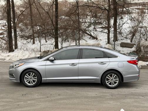 2017 Hyundai SONATA SE