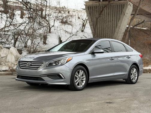 2017 Hyundai SONATA SE