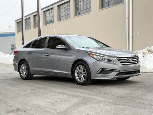 2017 Hyundai SONATA SE