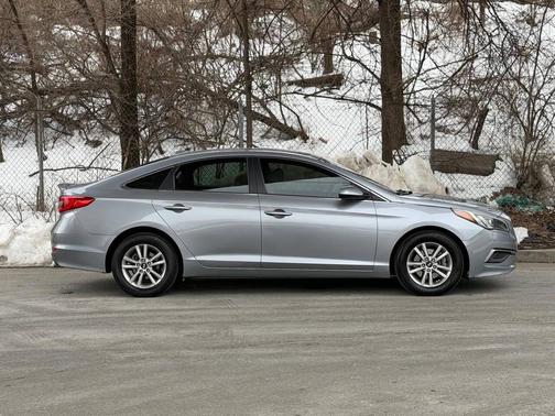2017 Hyundai SONATA SE