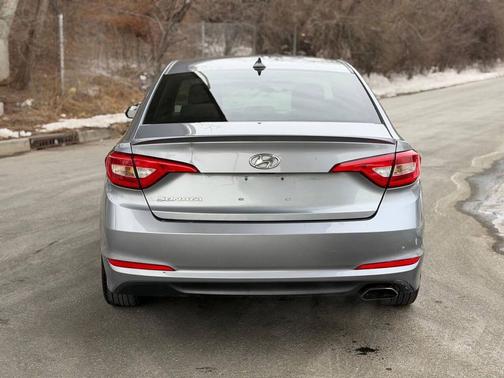 2017 Hyundai SONATA SE