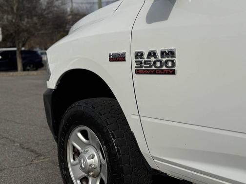 2018 RAM 3500 Tradesman Crew Cab 4x4 8' Box