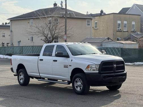 2018 RAM 3500 Tradesman Crew Cab 4x4 8' Box