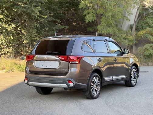 2016 Mitsubishi Outlander SE