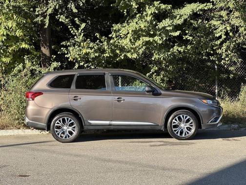 2016 Mitsubishi Outlander SE