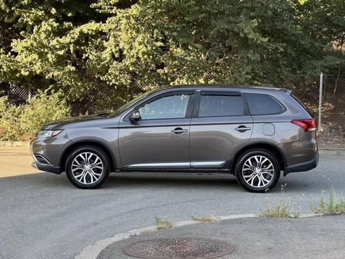 2016 Mitsubishi Outlander SE
