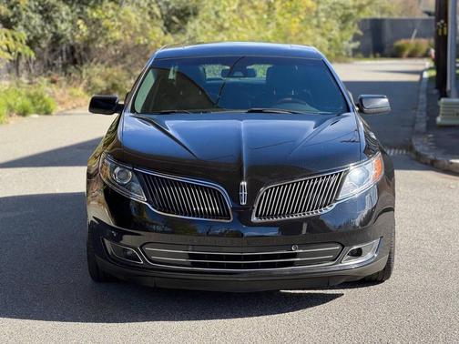 2014 Lincoln MKS Base