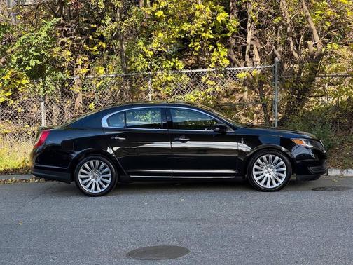2014 Lincoln MKS Base
