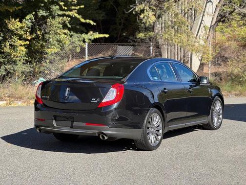 2014 Lincoln MKS Base