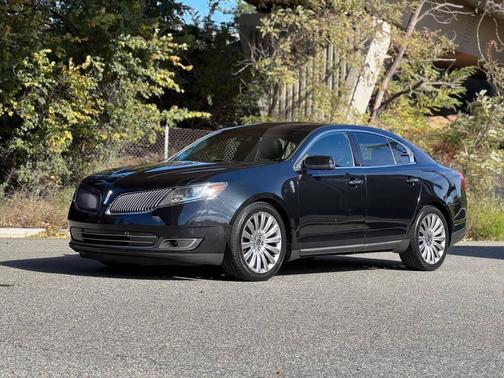 2014 Lincoln MKS Base