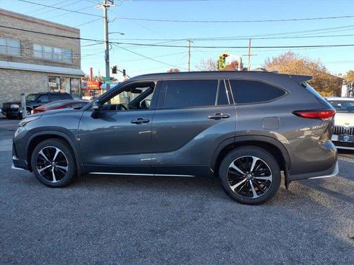 2022 Toyota Highlander XSE