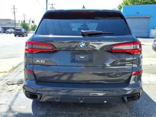 Dark Graphite Metallic 2022 BMW X5 xDrive40i