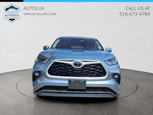 Moon Dust 2023 Toyota Highlander XLE
