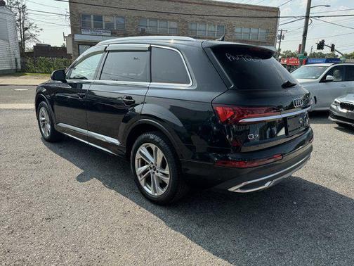 2022 Audi Q7 55 Premium Plus