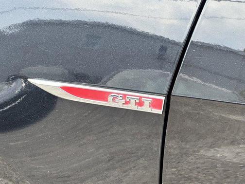 2015 Volkswagen Golf GTI 2.0T SE 4-Door