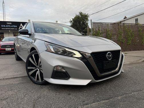 2021 Nissan Altima SR FWD