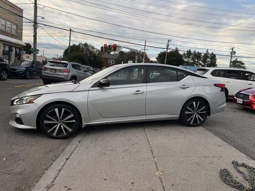 2021 Nissan Altima SR FWD