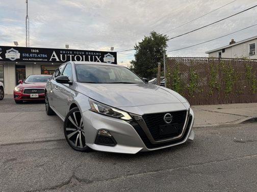 2021 Nissan Altima SR FWD