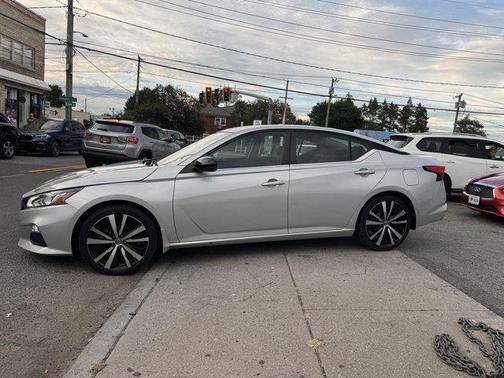 2021 Nissan Altima SR FWD