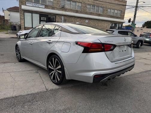 2021 Nissan Altima SR FWD