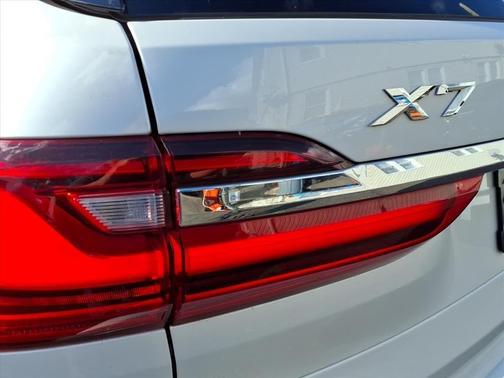Mineral White Metallic 2022 BMW X7 xDrive40i