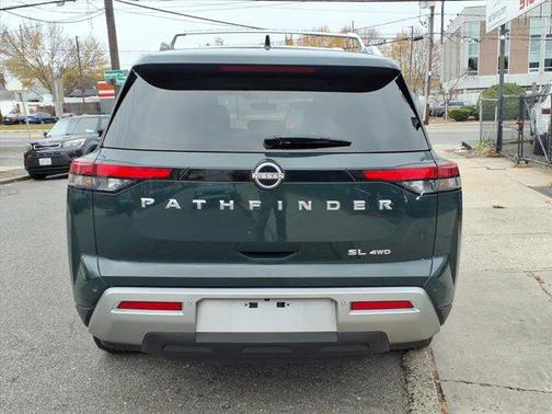 2023 Nissan Pathfinder SL 4WD