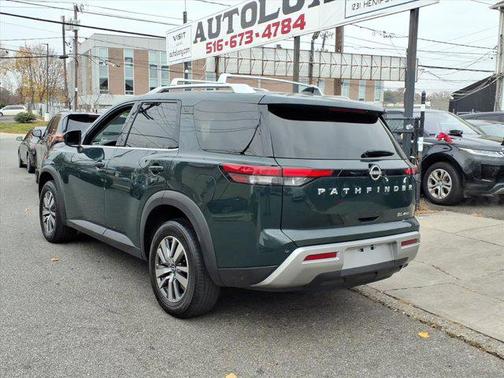 2023 Nissan Pathfinder SL 4WD