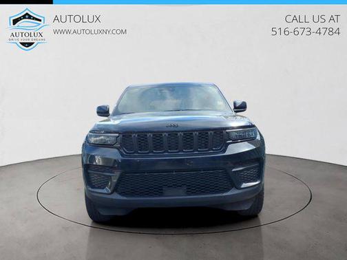 Diamond Black Crystal Pearlcoat 2024 Jeep Grand Cherokee Altitude