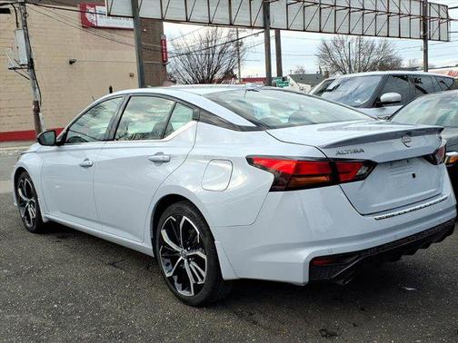 2023 Nissan Altima SR FWD