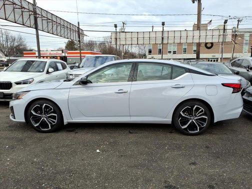 2023 Nissan Altima SR FWD