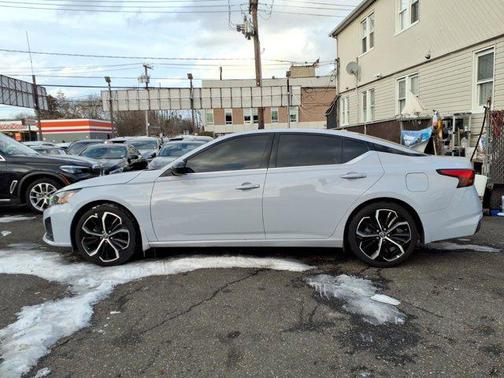 2023 Nissan Altima SR FWD