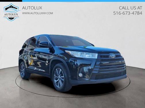 Midnight Black Metallic 2017 Toyota Highlander XLE