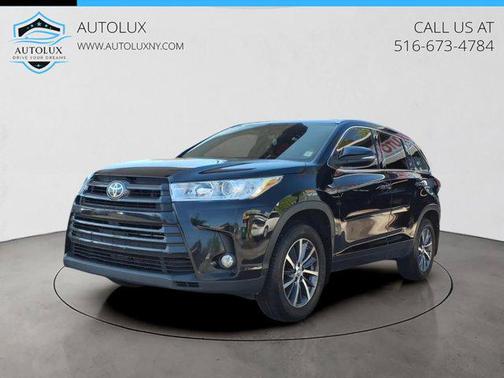 Midnight Black Metallic 2017 Toyota Highlander XLE