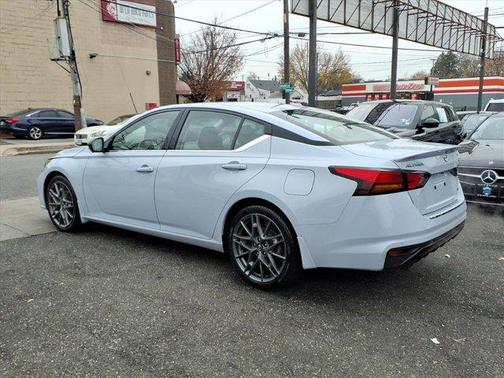 2023 Nissan Altima SR VC-Turbo FWD