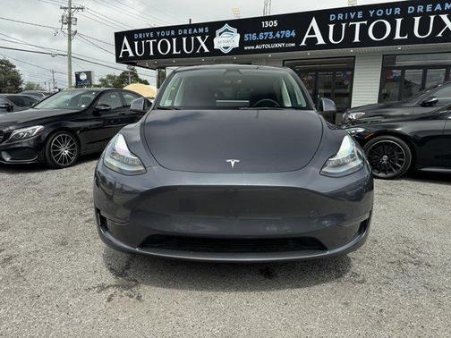 2022 Tesla Model Y Long Range Dual Motor All-Wheel Drive